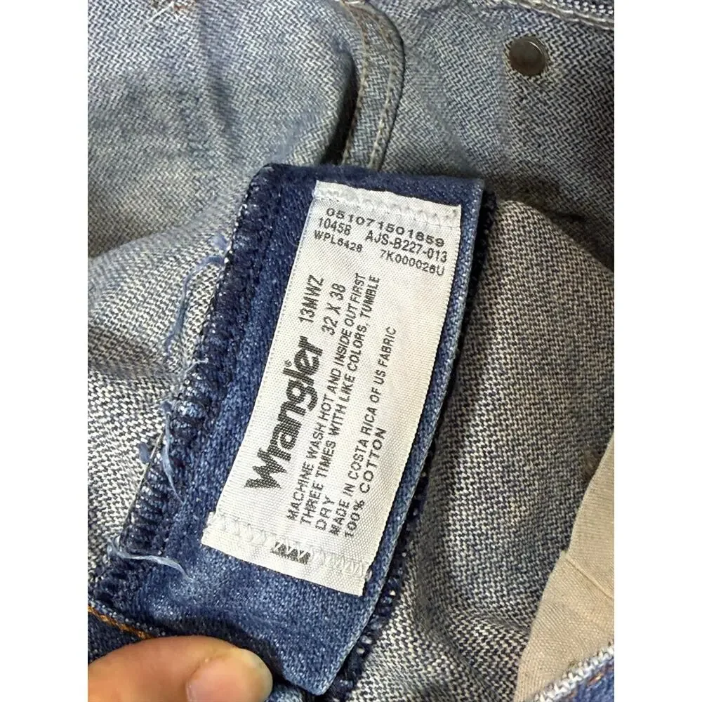 Wrangler 13MWZ Regular Fit Jeans. Size 32x38. In good used condition!